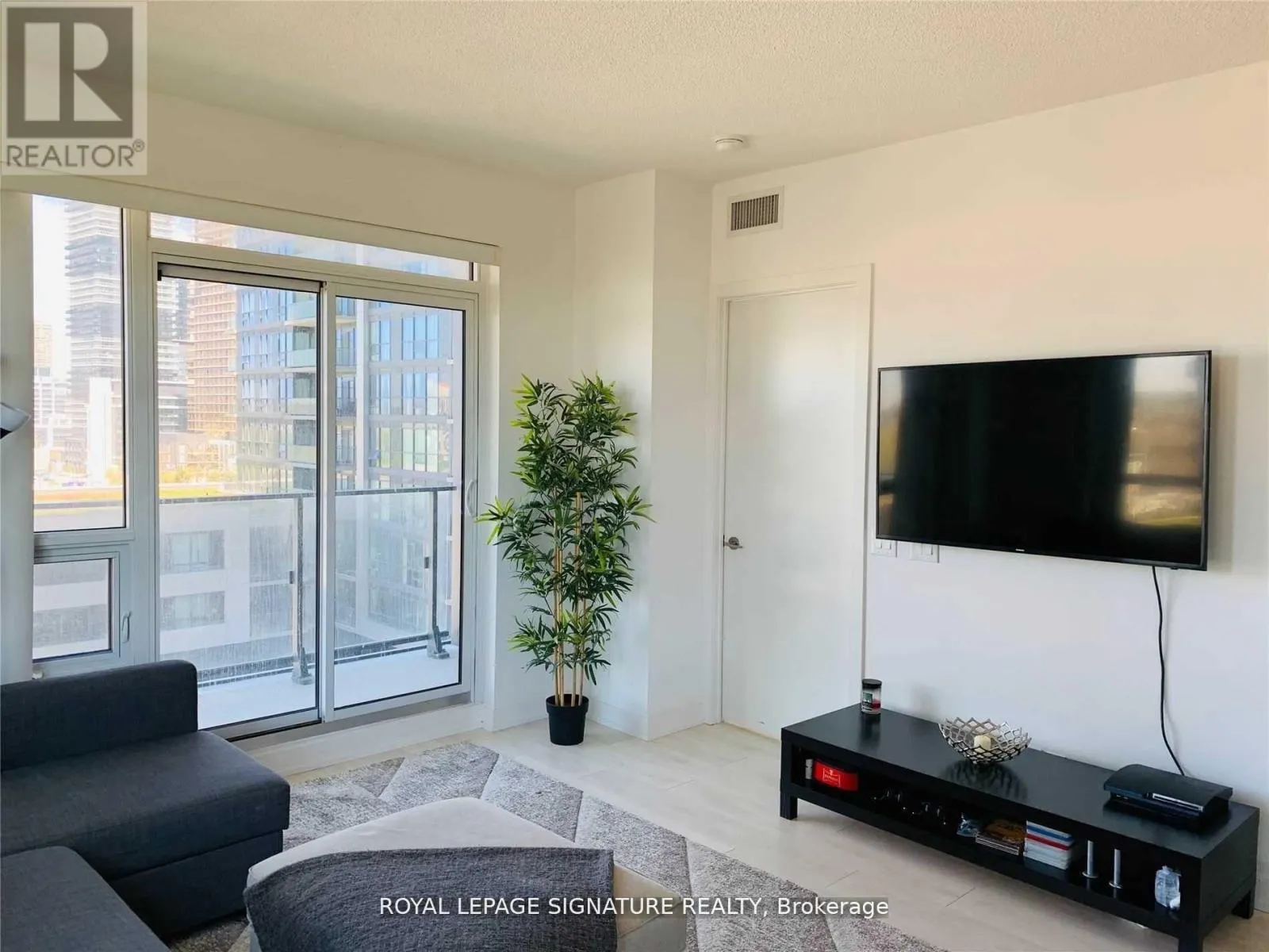 1108 - 2212 LAKE SHORE BOULEVARD W
