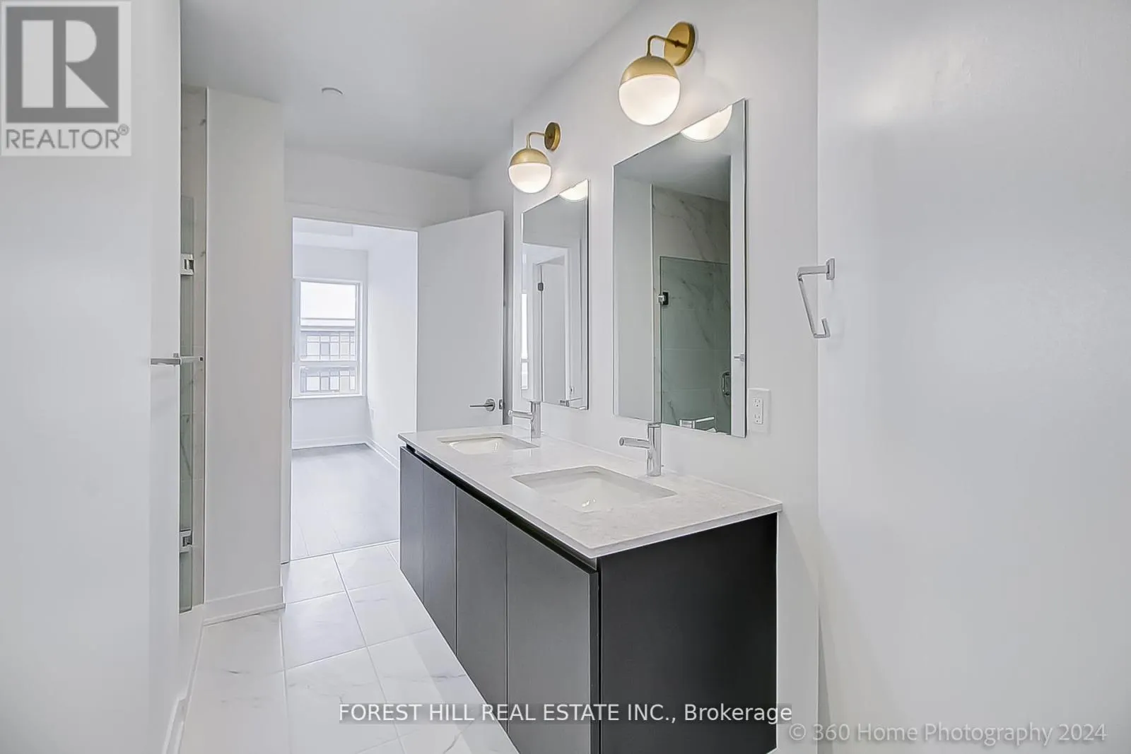 PH 16 - 395 DUNDAS STREET W