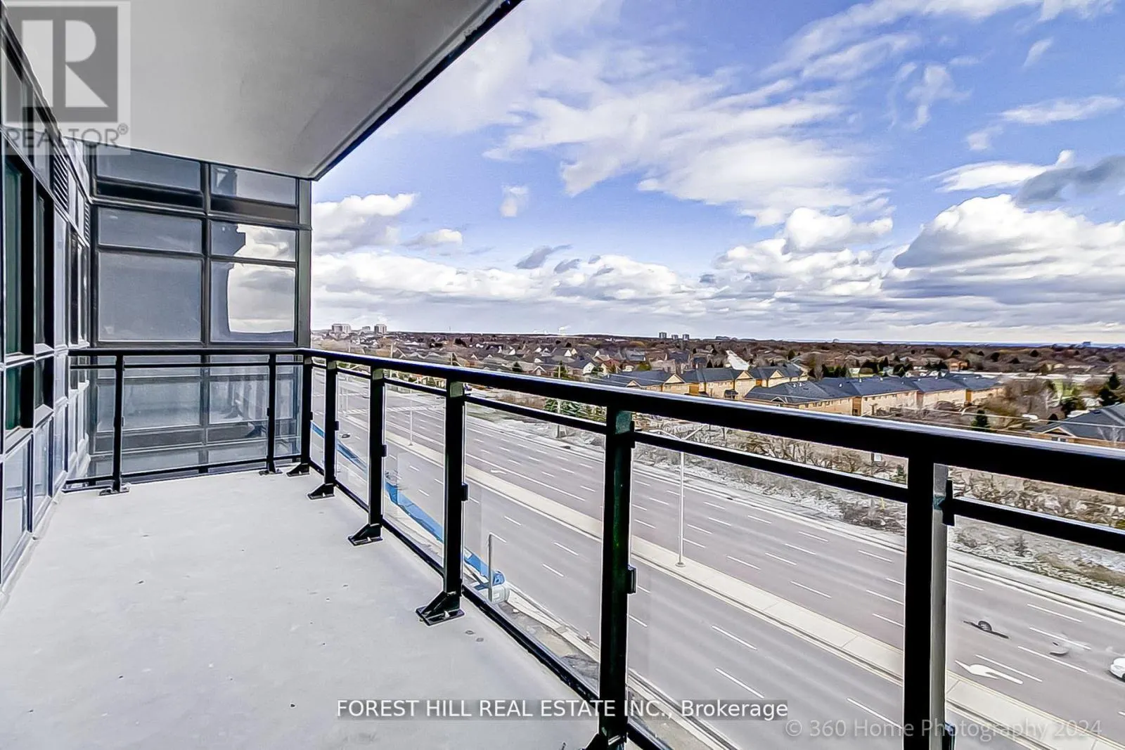 PH 16 - 395 DUNDAS STREET W