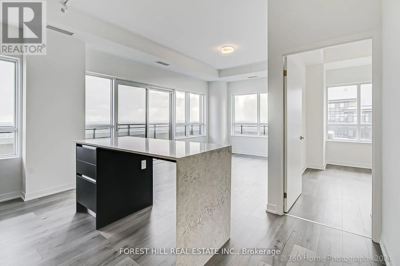 PH 16 - 395 DUNDAS STREET W