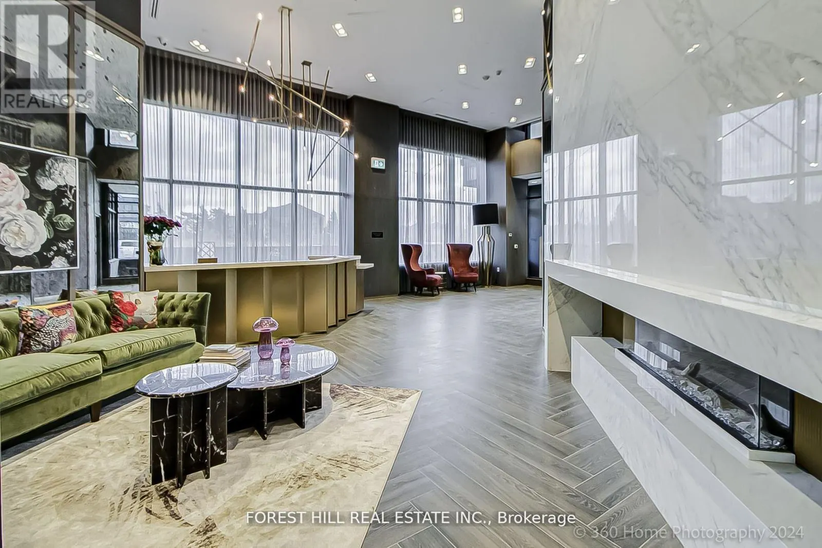 PH 16 - 395 DUNDAS STREET W