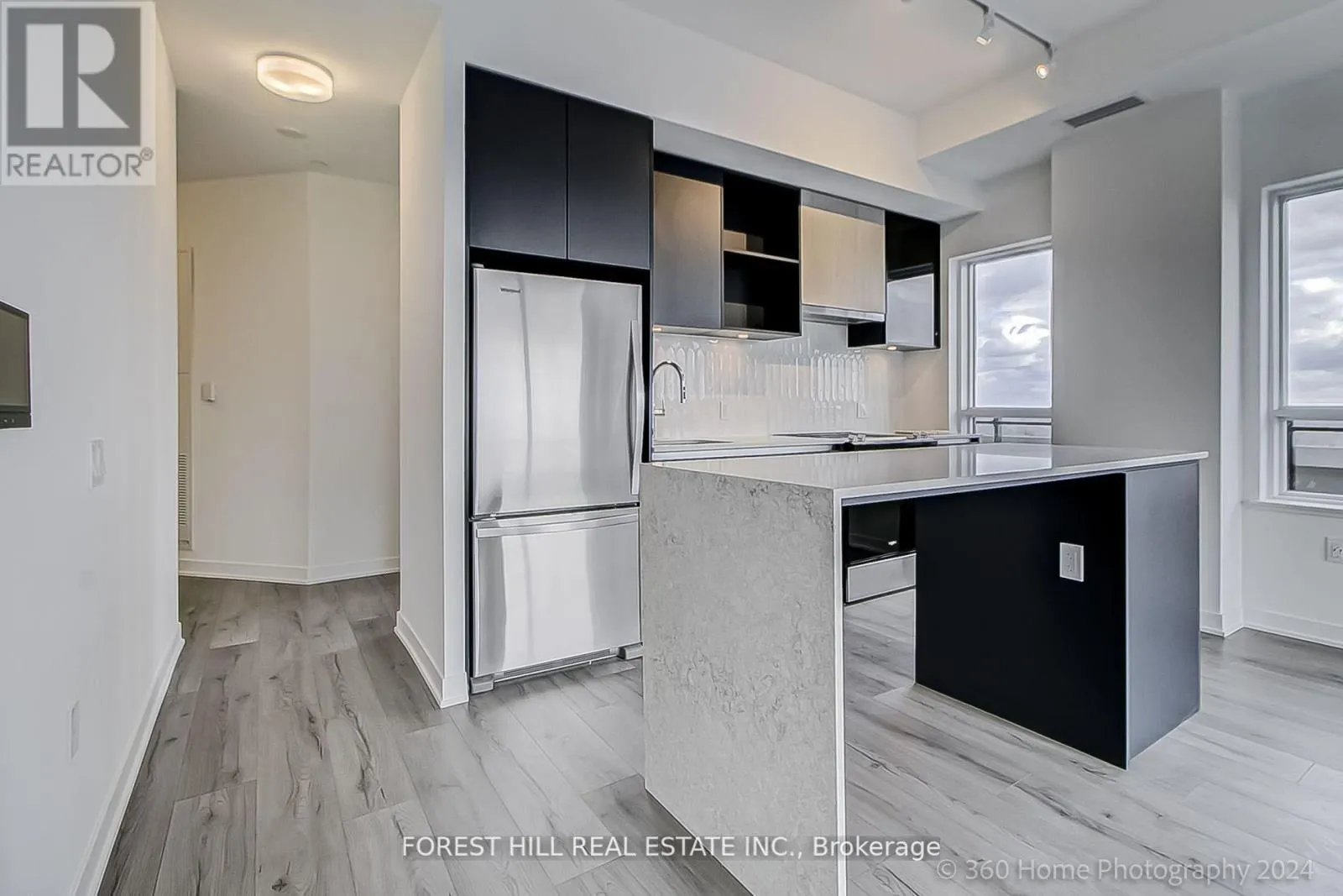 PH 16 - 395 DUNDAS STREET W