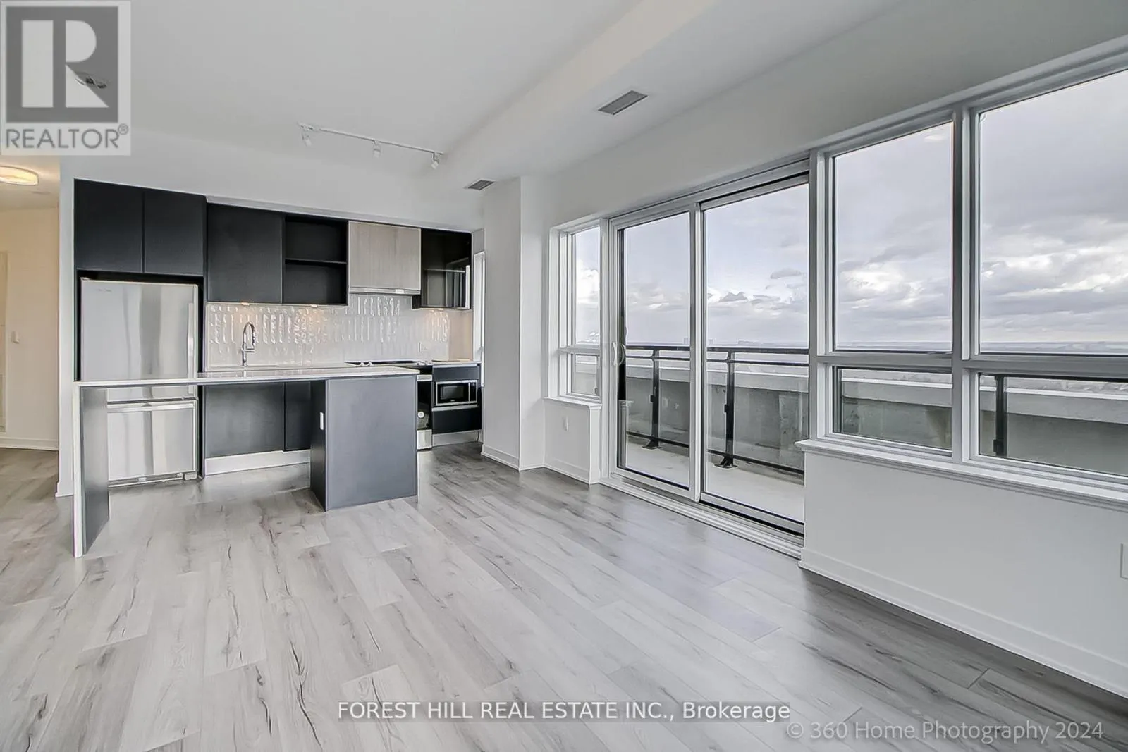 PH 16 - 395 DUNDAS STREET W