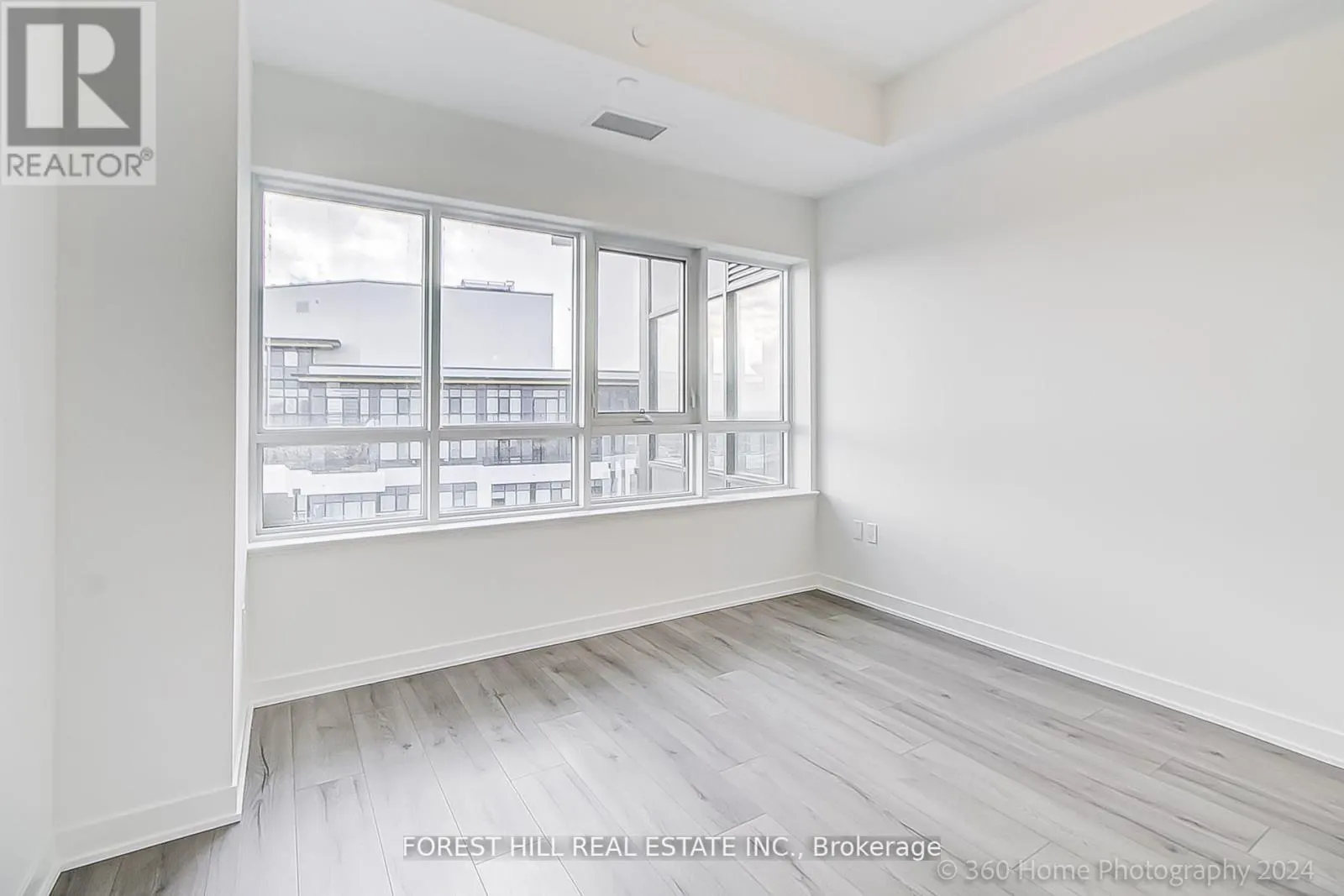 PH 16 - 395 DUNDAS STREET W