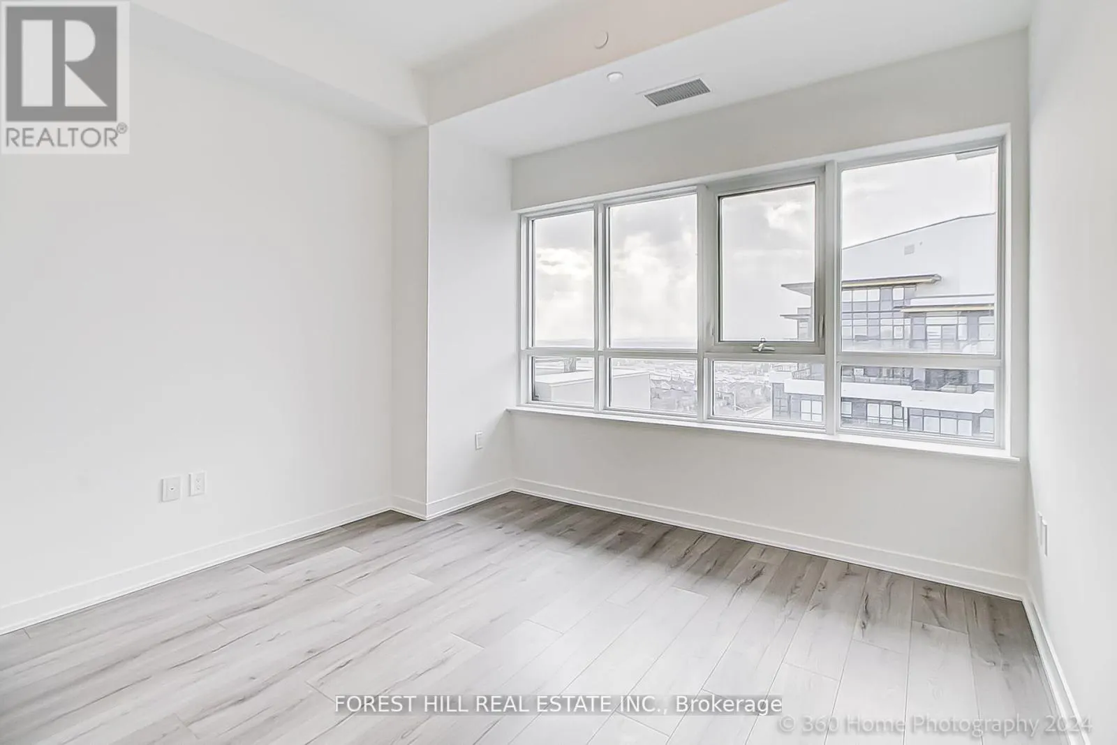 PH 16 - 395 DUNDAS STREET W