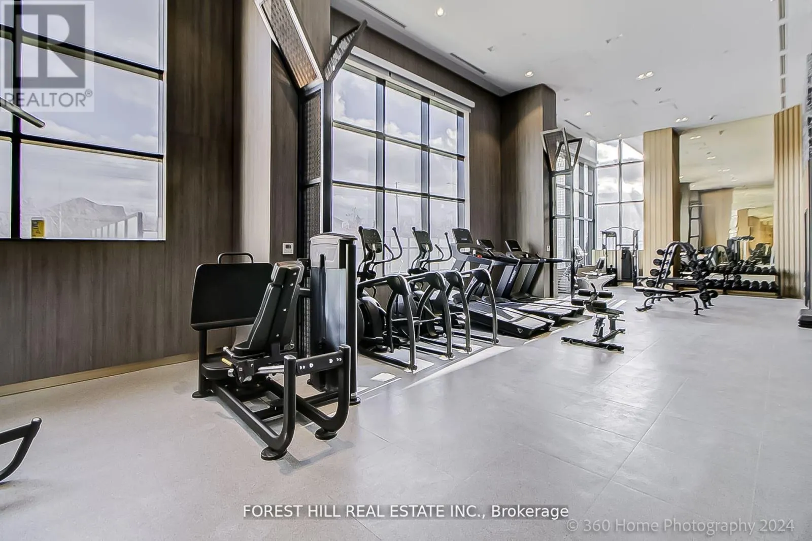 PH 16 - 395 DUNDAS STREET W