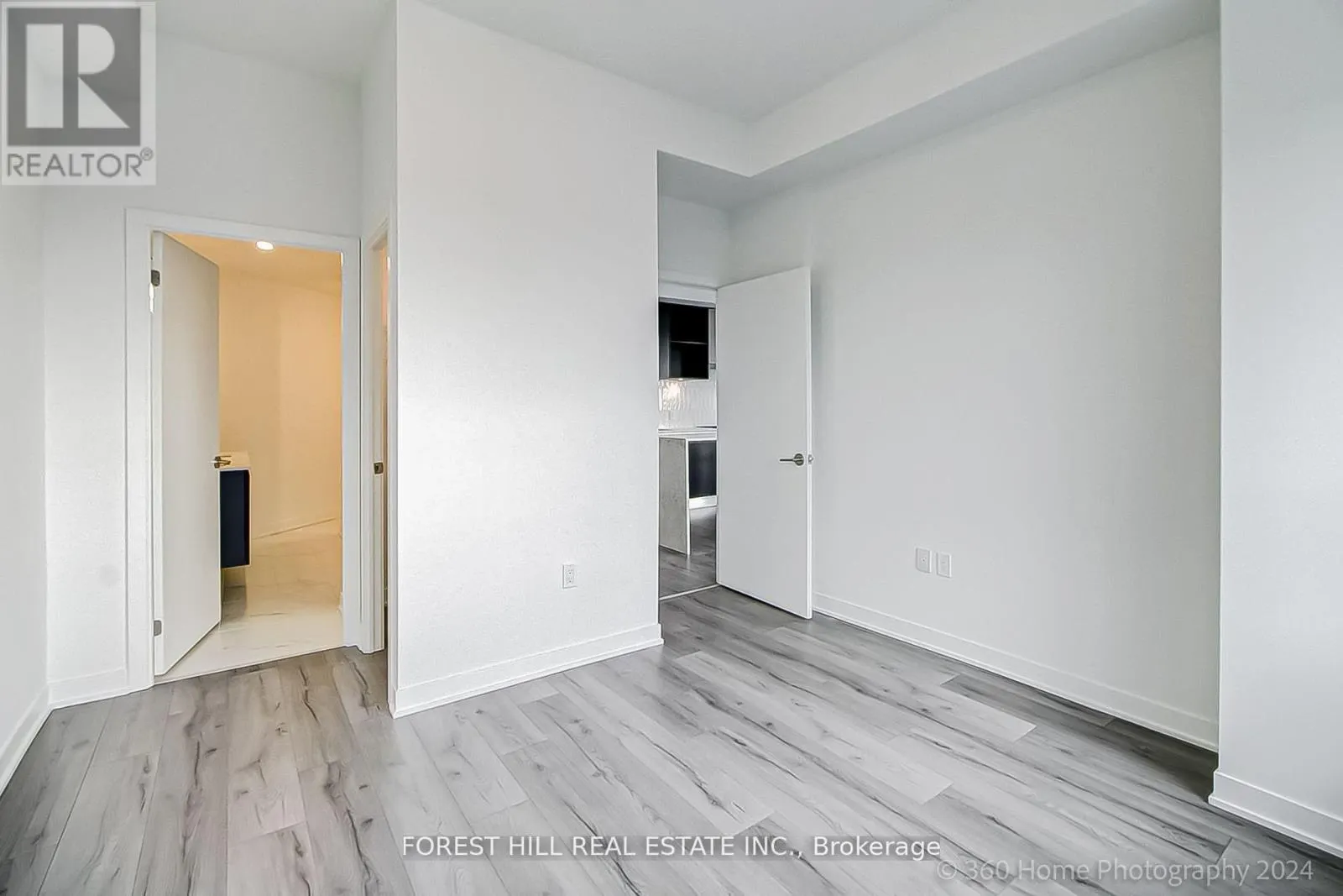 PH 16 - 395 DUNDAS STREET W