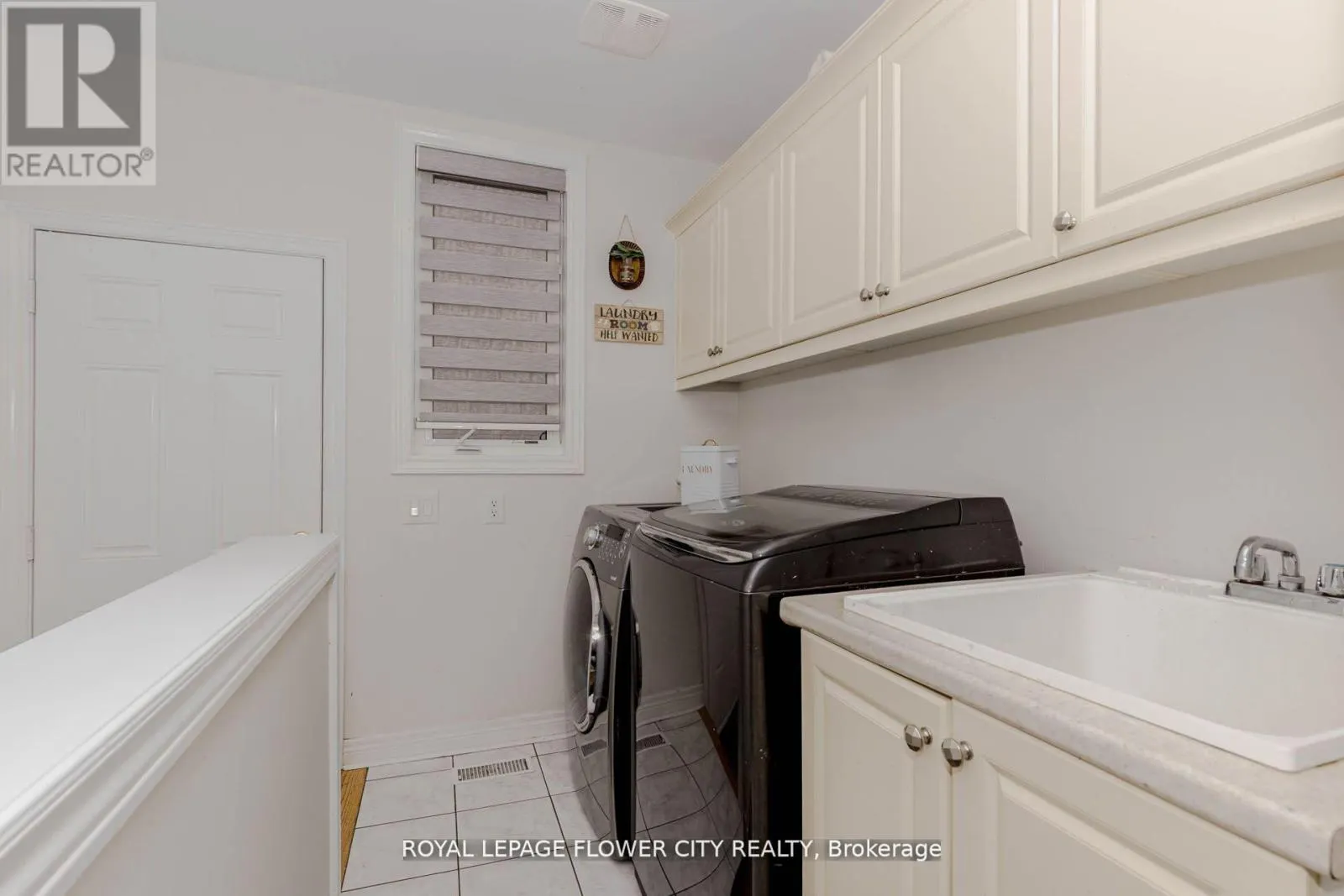 11 VINTONRIDGE DRIVE