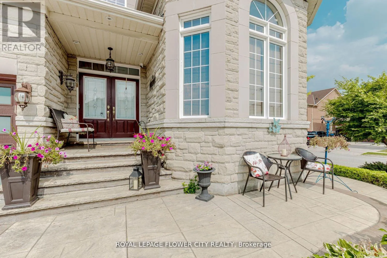 11 VINTONRIDGE DRIVE