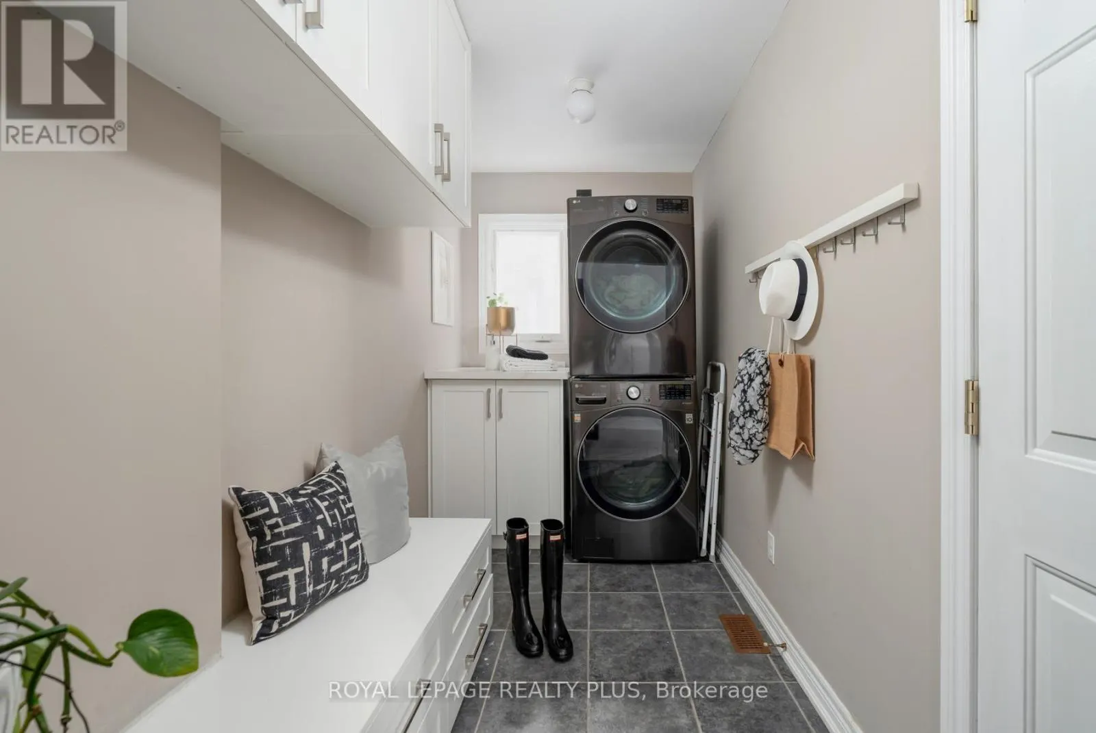 1059 MCCLENAHAN CRESCENT