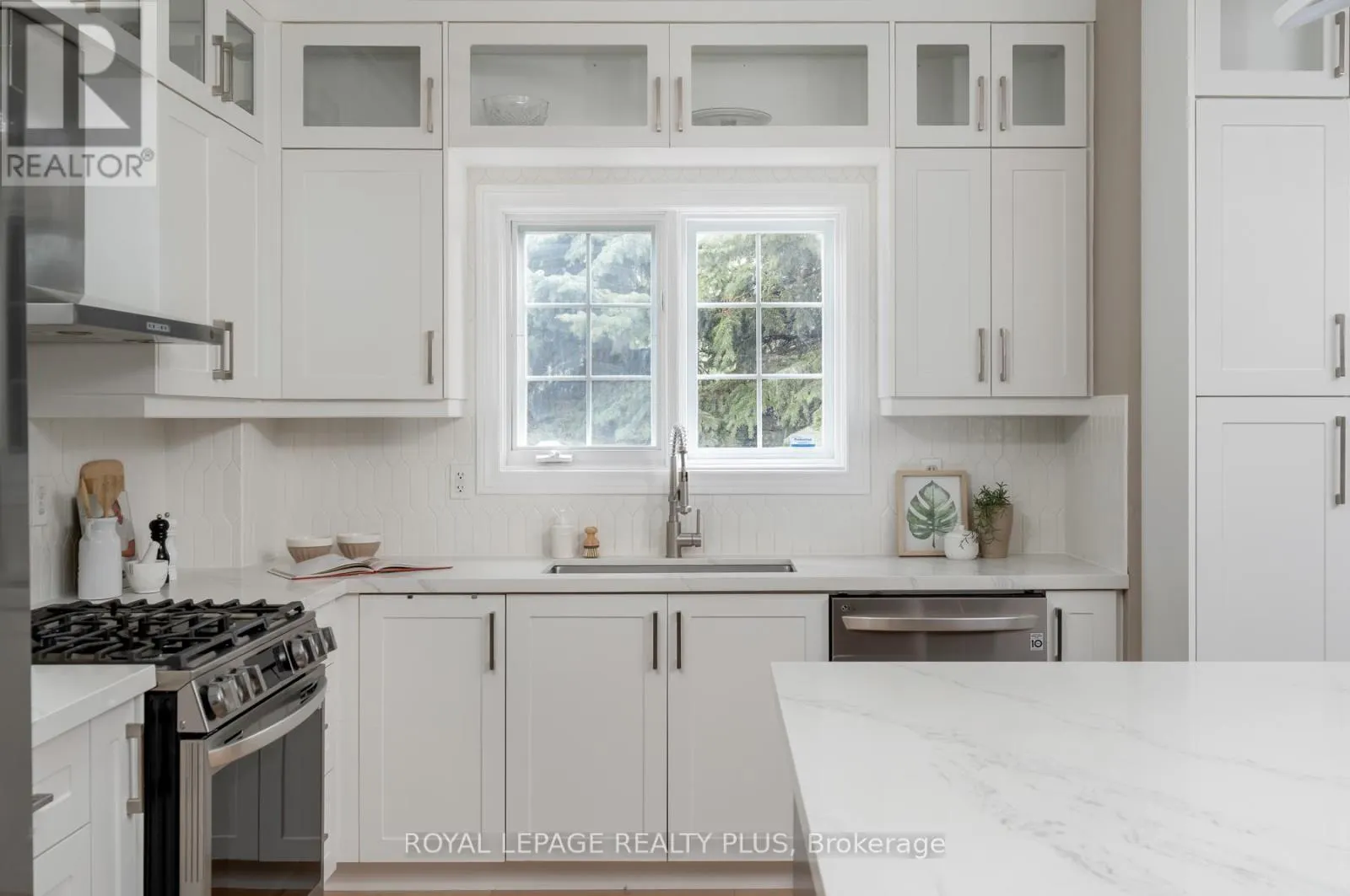 1059 MCCLENAHAN CRESCENT