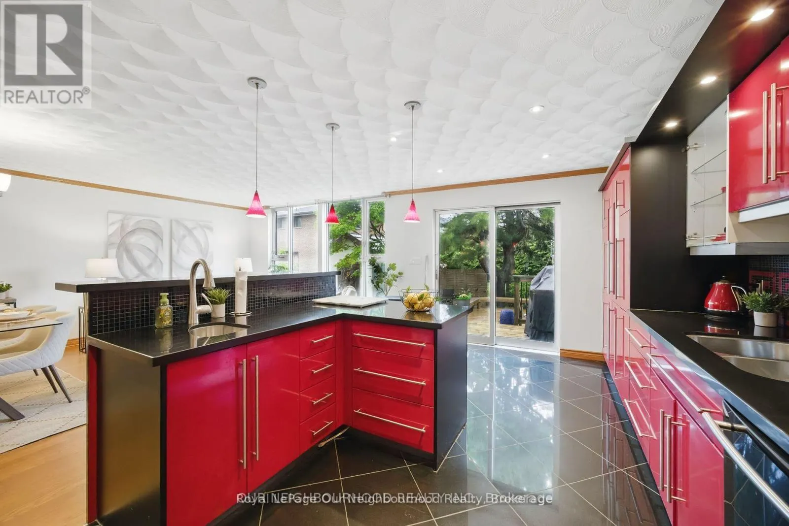 6 ENFIELD AVENUE