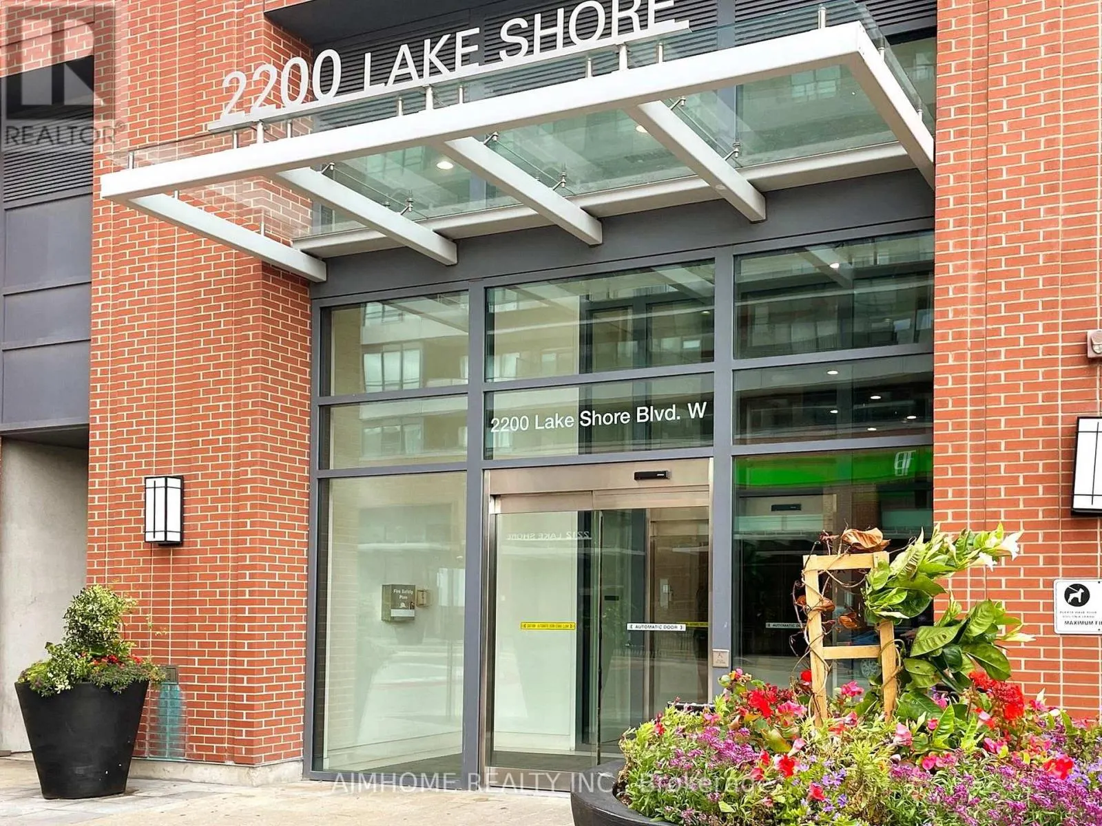 1901 - 2200 LAKE SHORE BOULEVARD W