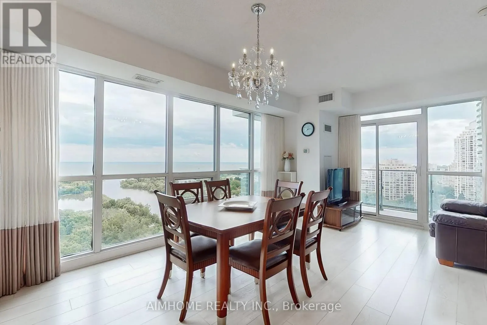 1901 - 2200 LAKE SHORE BOULEVARD W