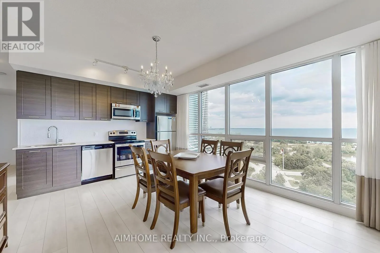 1901 - 2200 LAKE SHORE BOULEVARD W