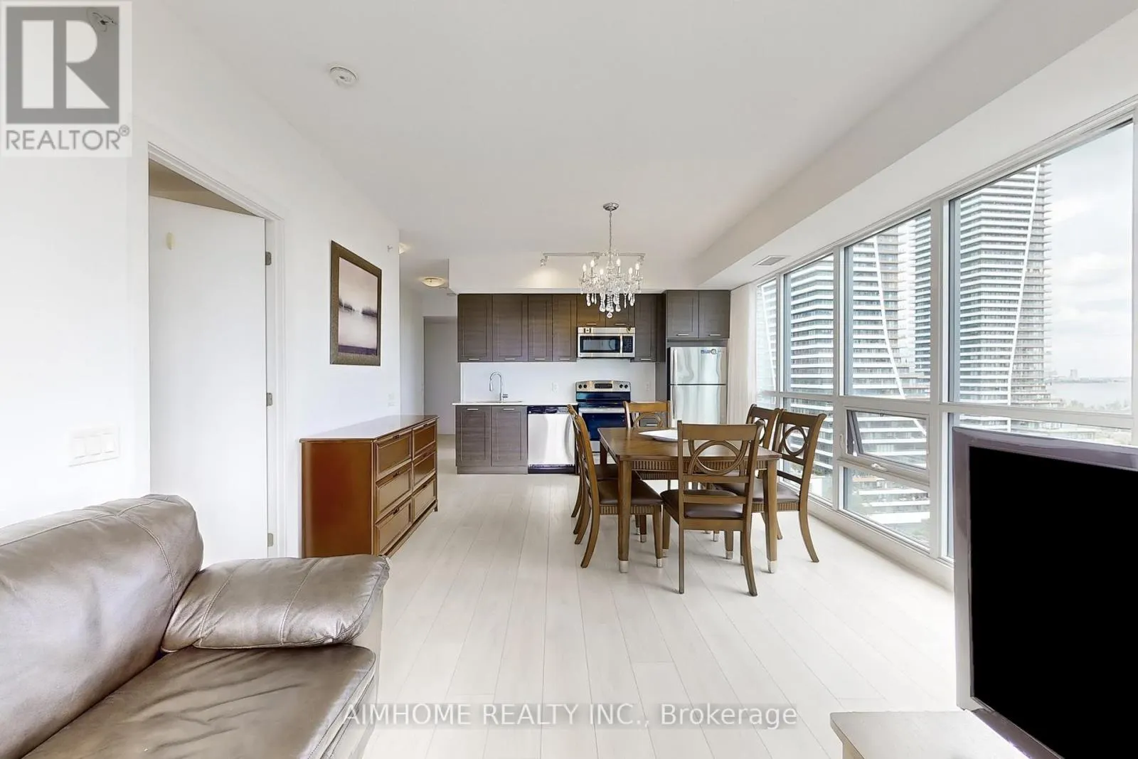 1901 - 2200 LAKE SHORE BOULEVARD W
