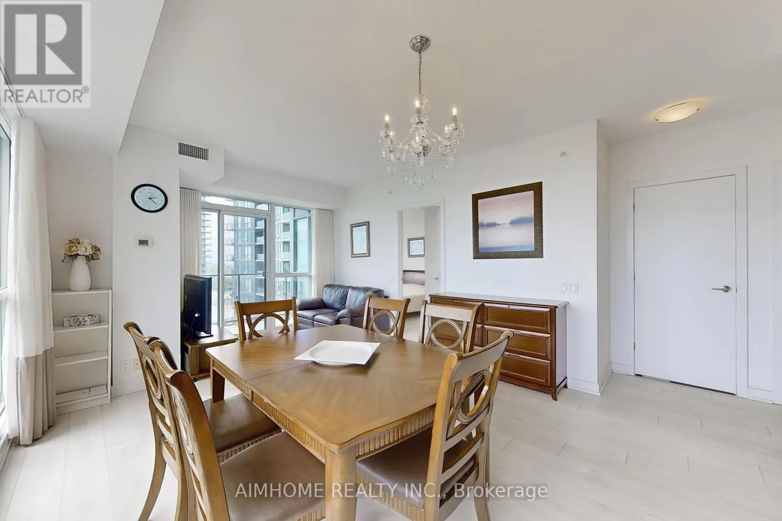 1901 - 2200 LAKE SHORE BOULEVARD W
