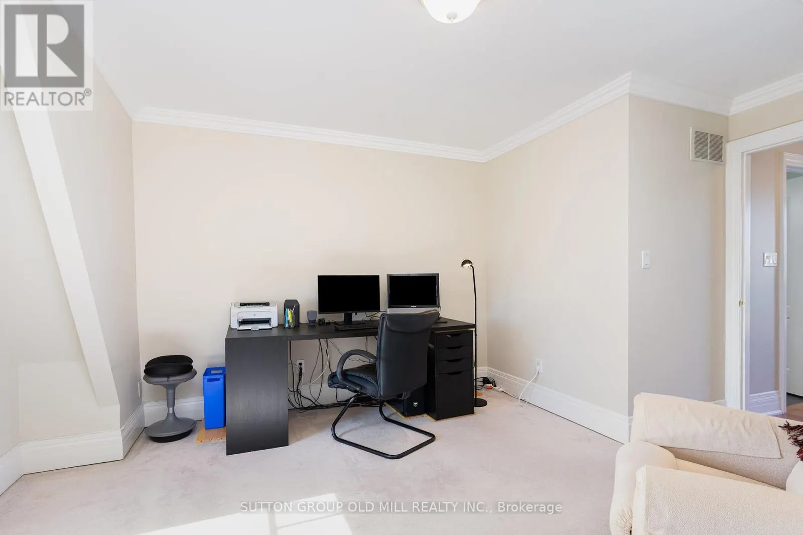 4 HUNTER AVENUE