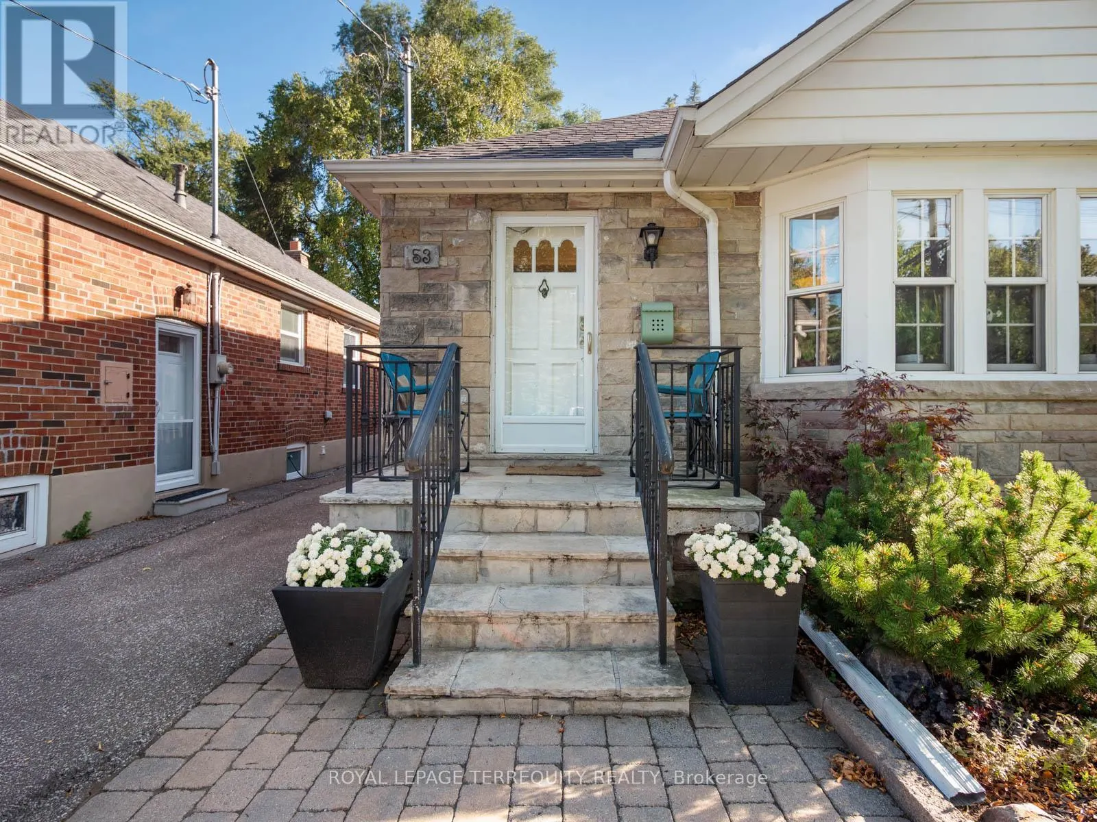 53 GLENROY AVENUE