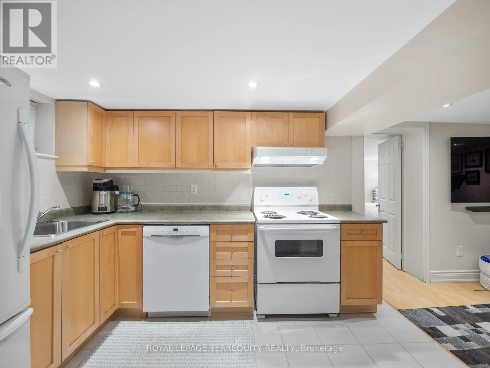 53 GLENROY AVENUE