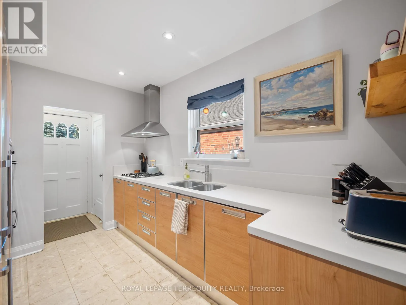 53 GLENROY AVENUE