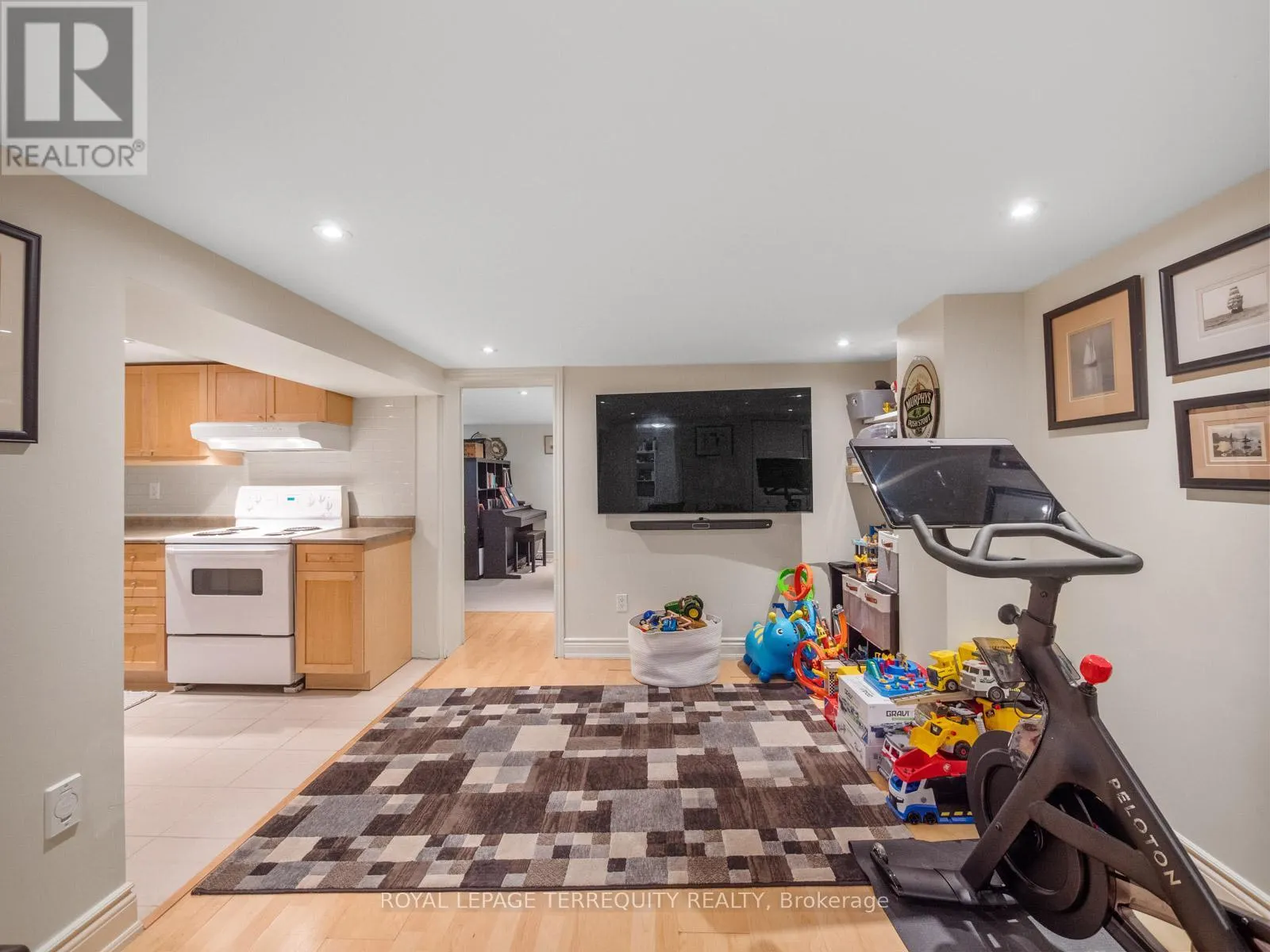 53 GLENROY AVENUE