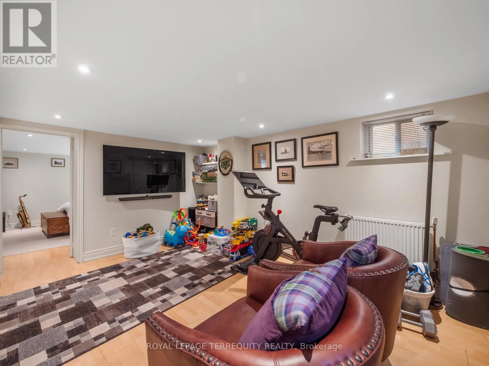 53 GLENROY AVENUE