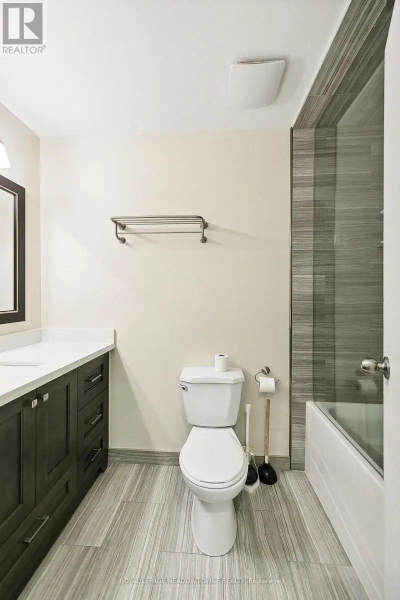UPPER - 11 JUNIPER CRESCENT