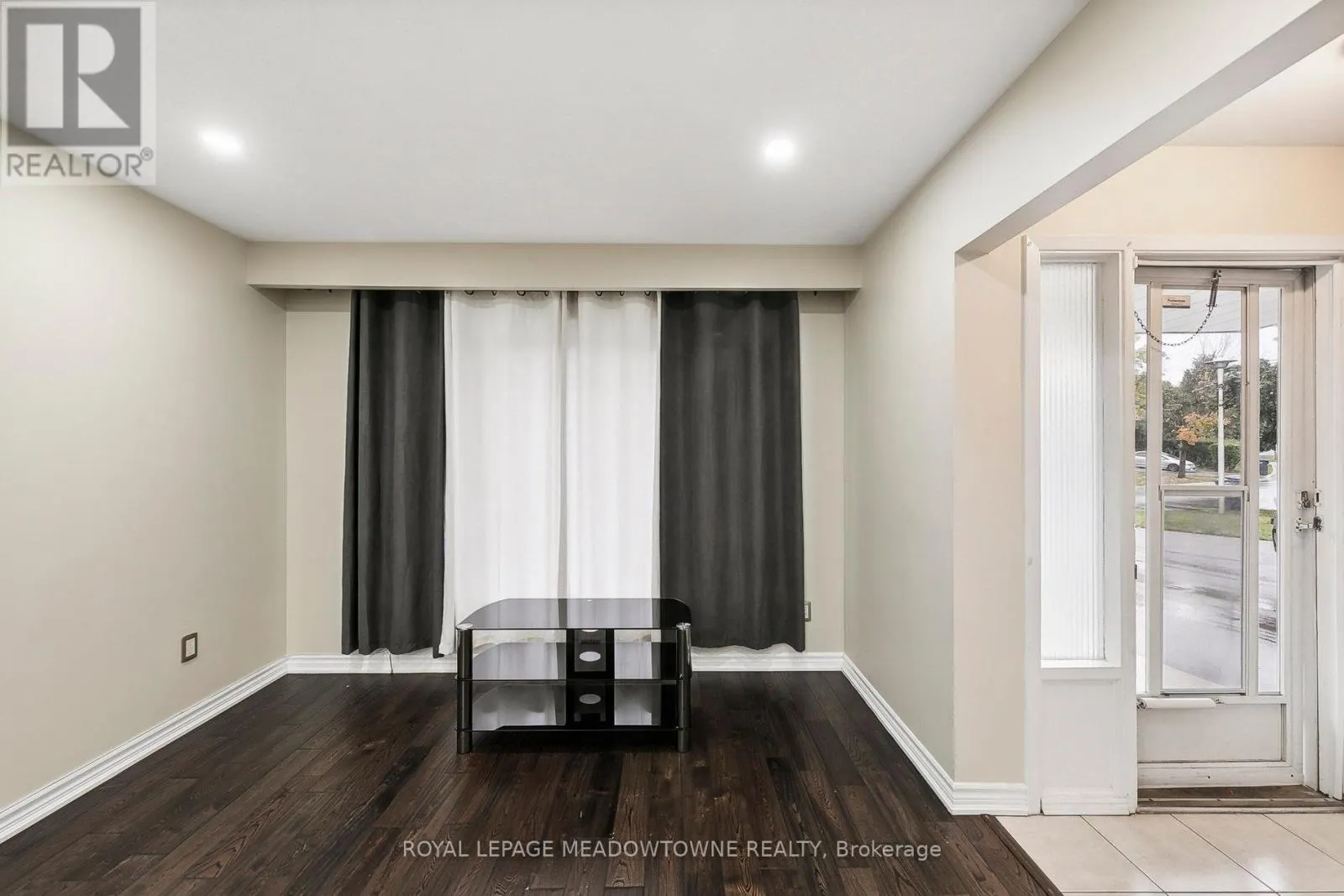 UPPER - 11 JUNIPER CRESCENT