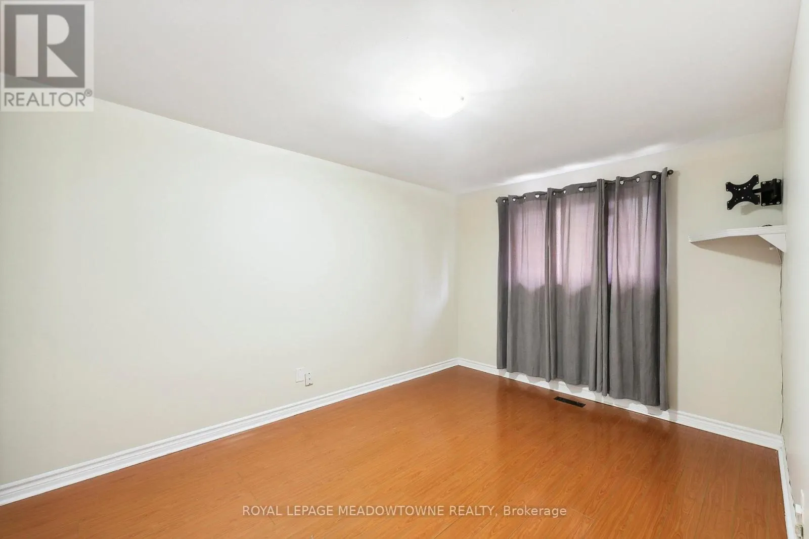 UPPER - 11 JUNIPER CRESCENT
