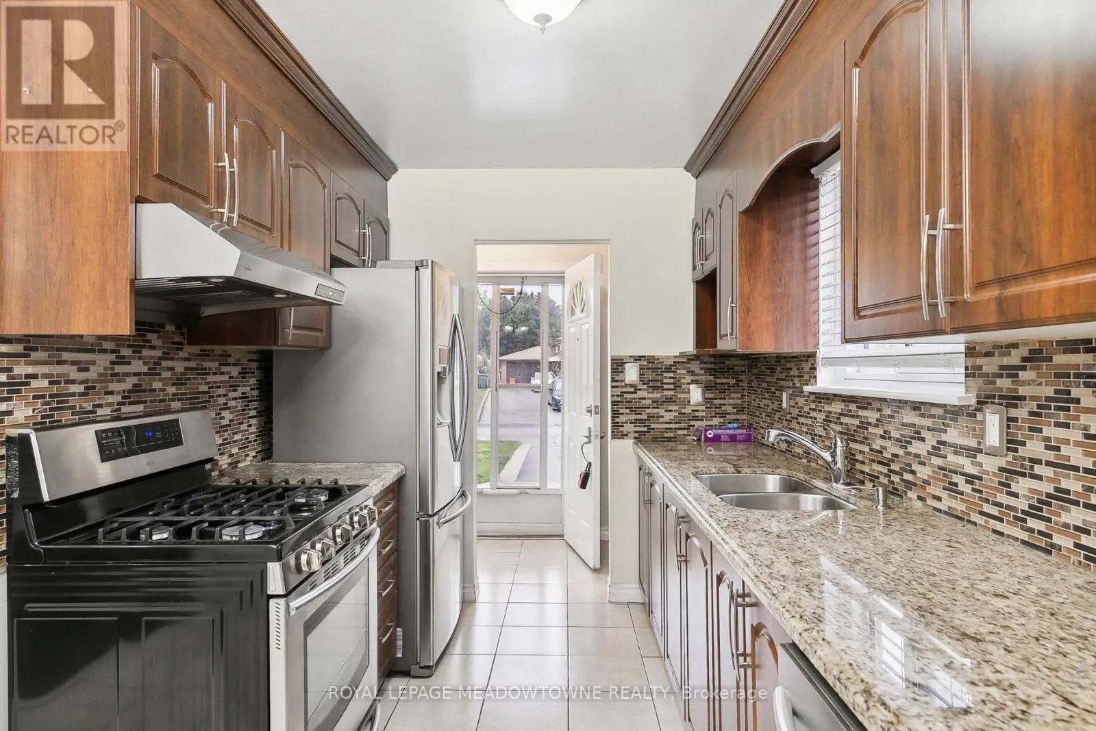 UPPER - 11 JUNIPER CRESCENT