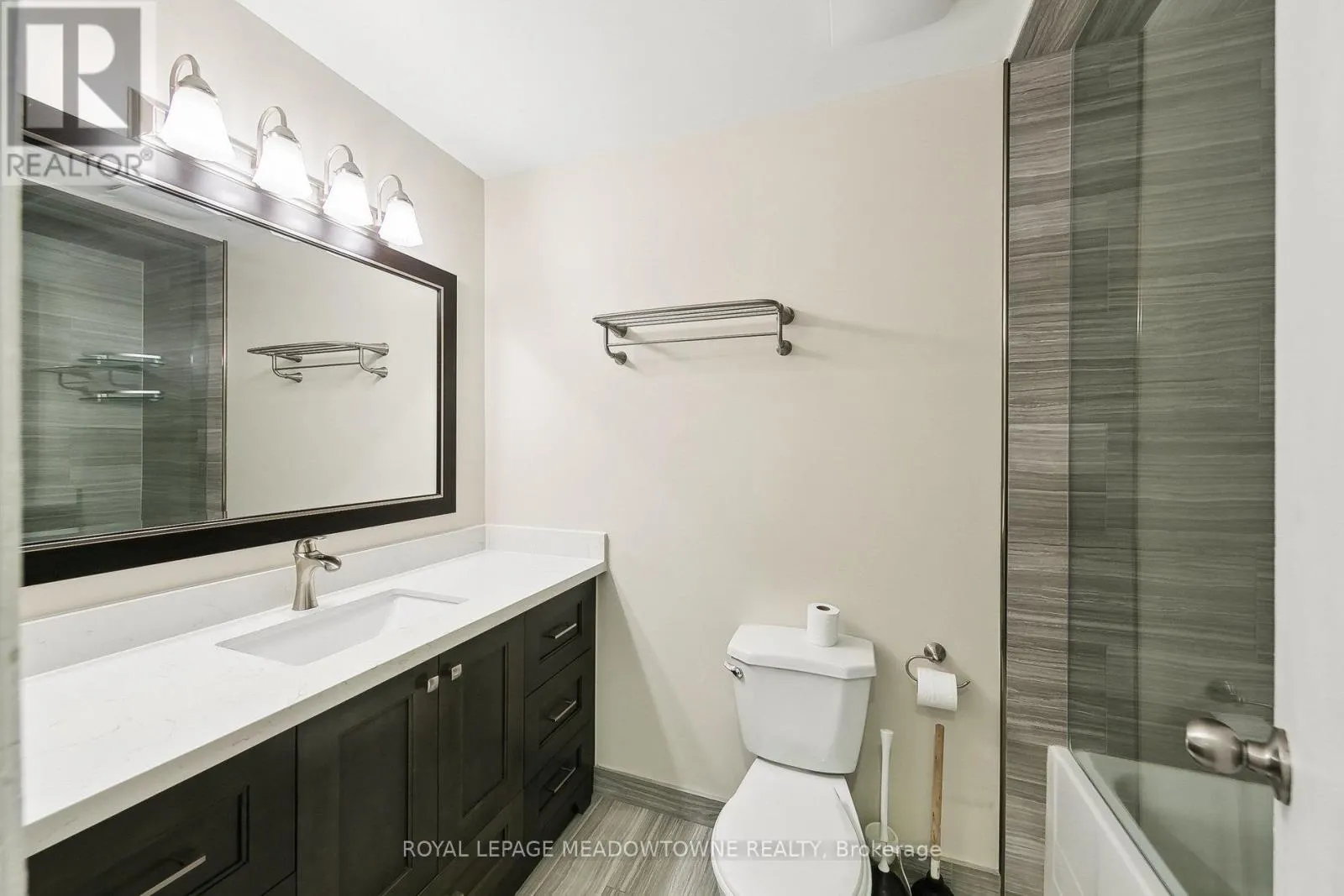 UPPER - 11 JUNIPER CRESCENT
