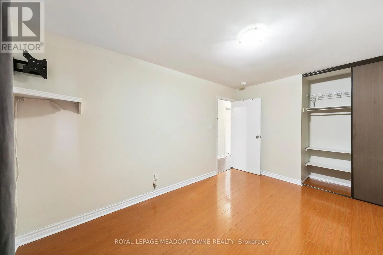 UPPER - 11 JUNIPER CRESCENT