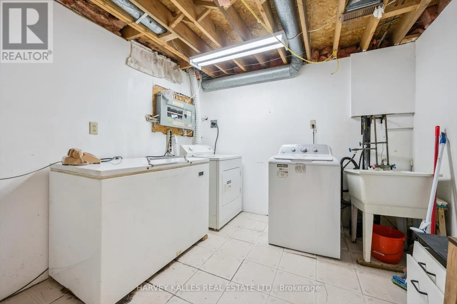 3932 RUSHTON CRESCENT