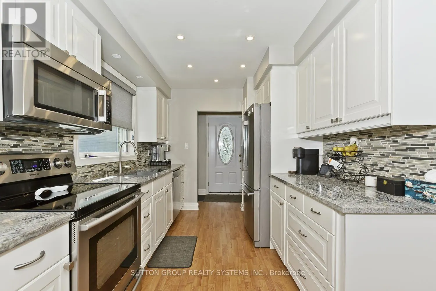 1535 THETFORD COURT
