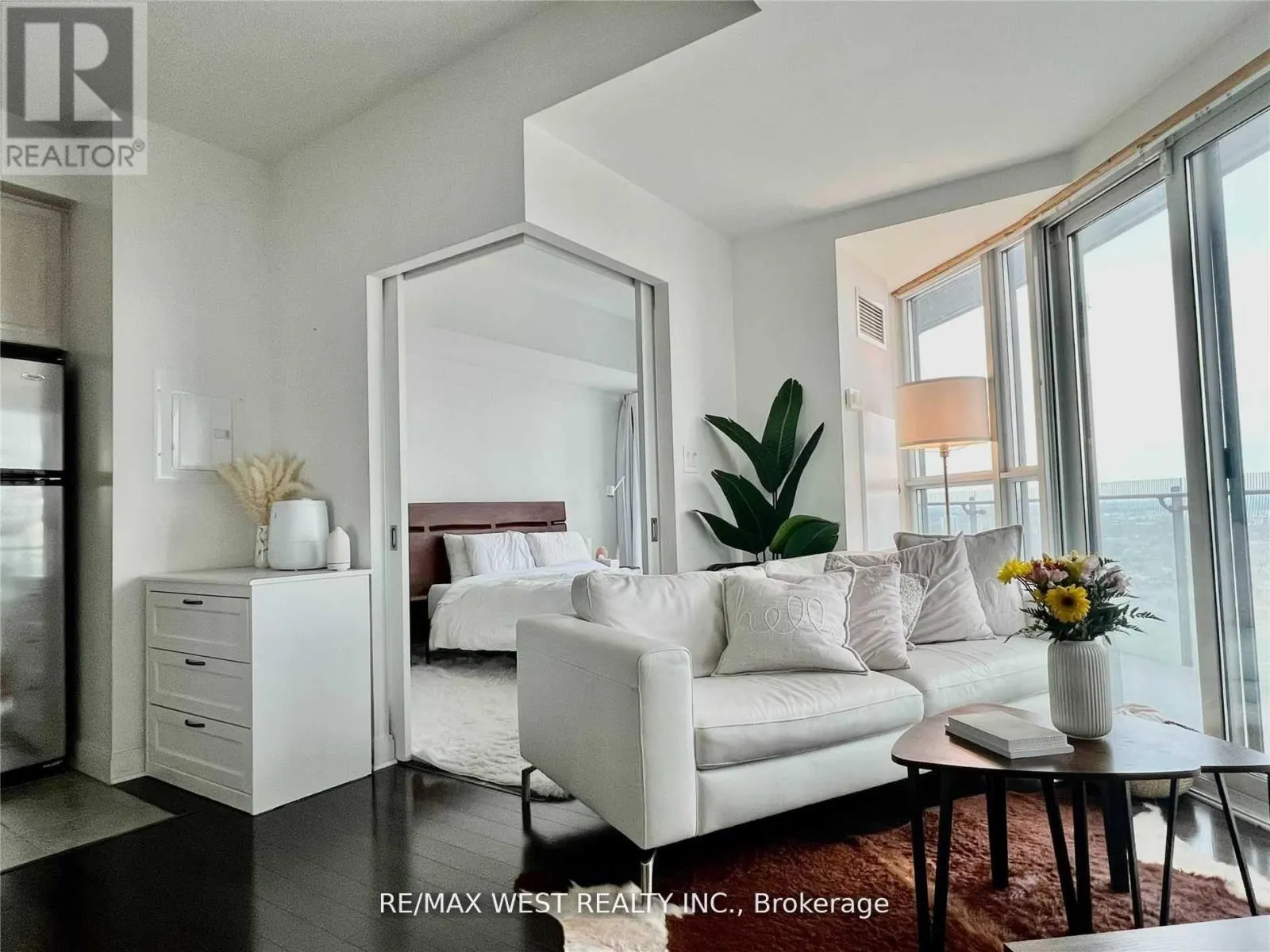 3904 - 50 ABSOLUTE AVENUE