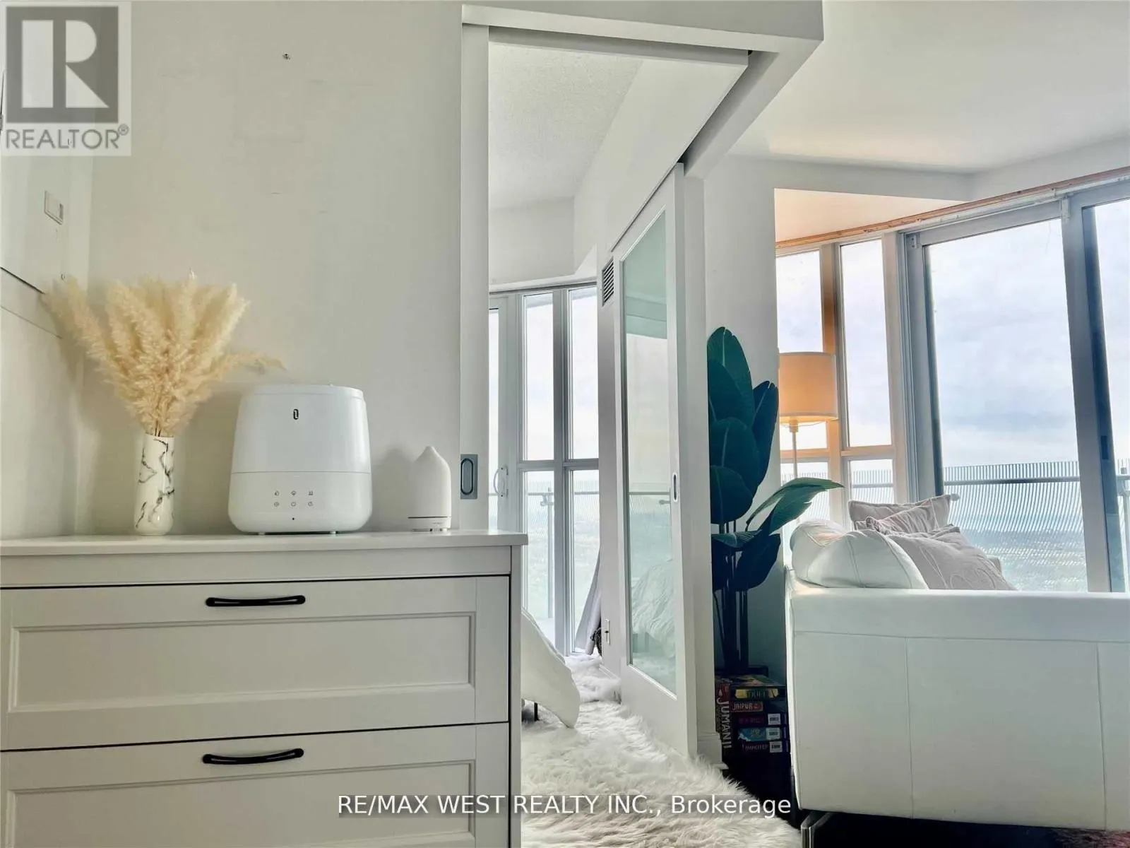 3904 - 50 ABSOLUTE AVENUE