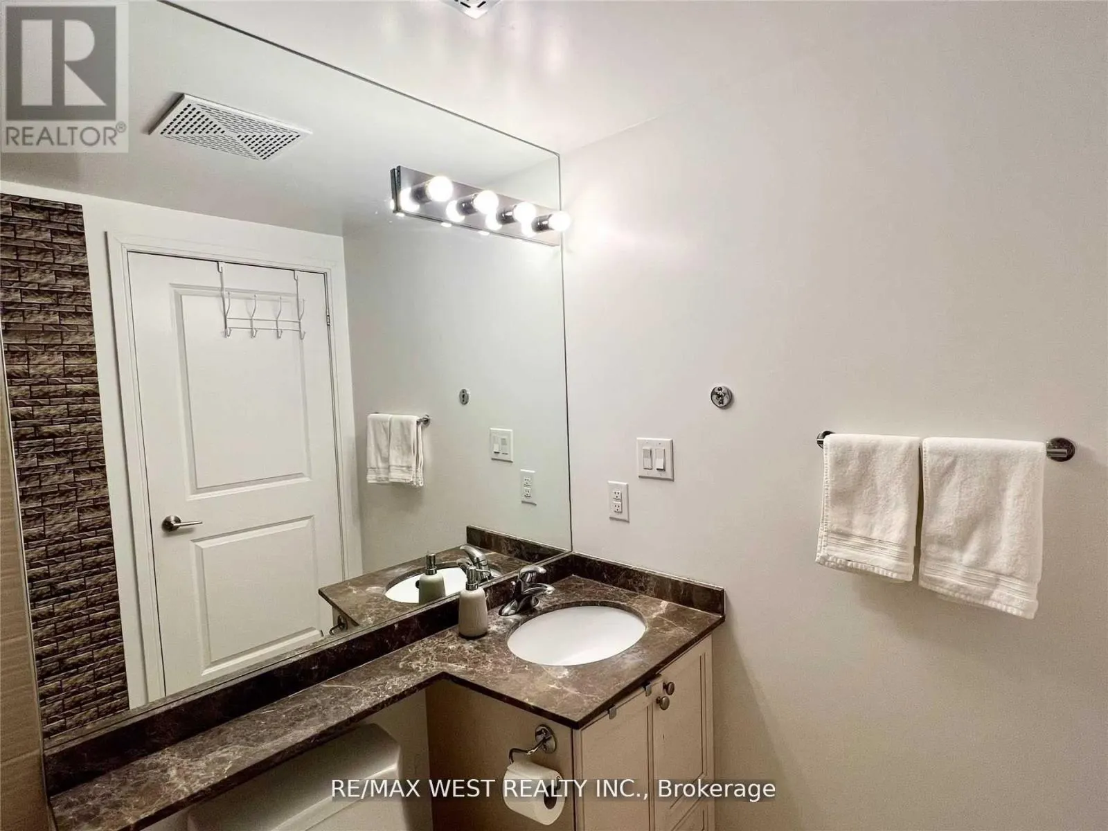 3904 - 50 ABSOLUTE AVENUE