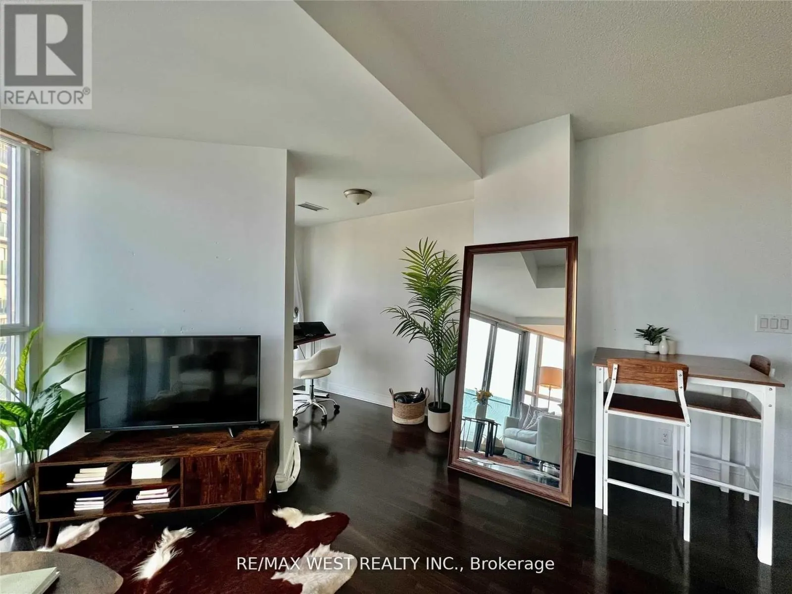 3904 - 50 ABSOLUTE AVENUE