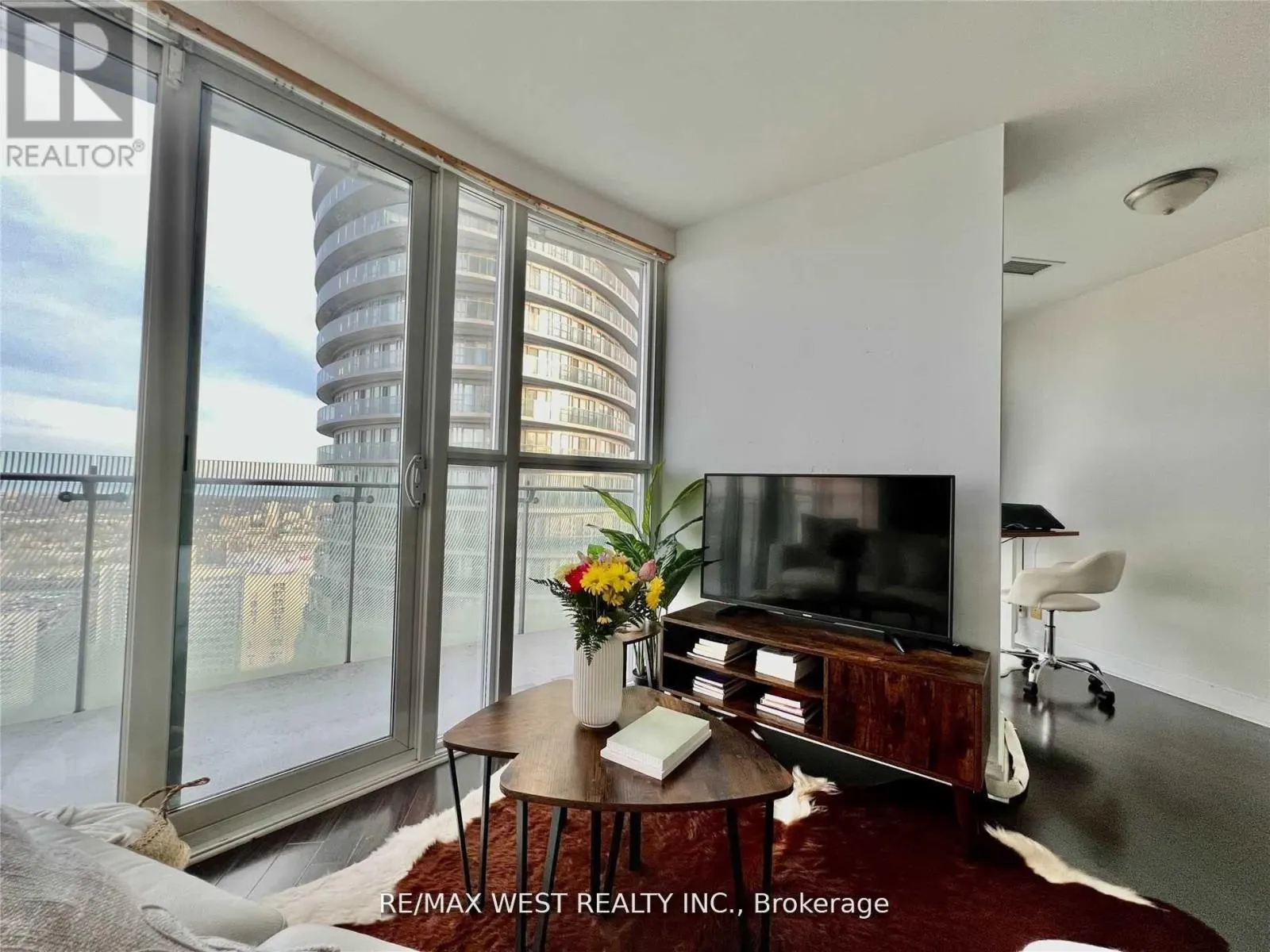 3904 - 50 ABSOLUTE AVENUE
