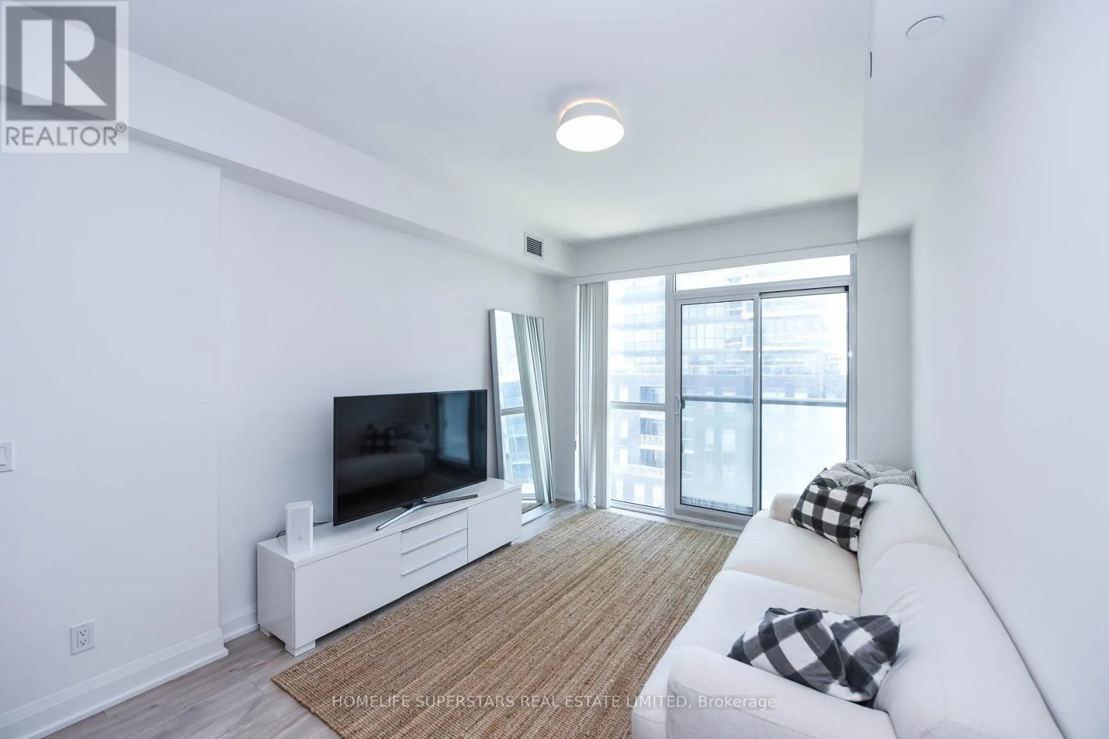503 - 56 ANNIE CRAIG DRIVE