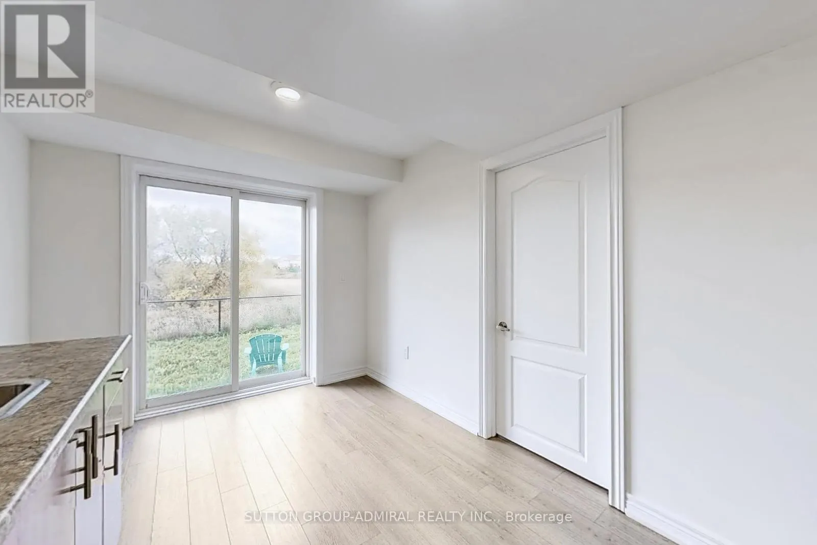 74 DAVENFIELD CIRCLE