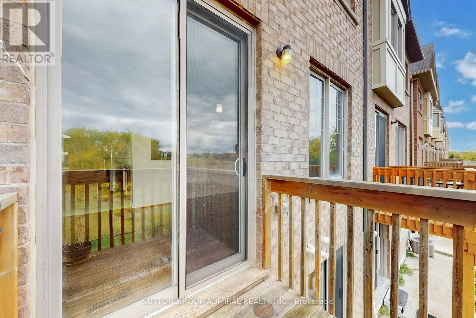 74 DAVENFIELD CIRCLE