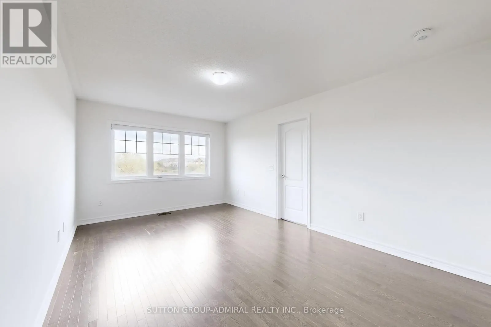 74 DAVENFIELD CIRCLE