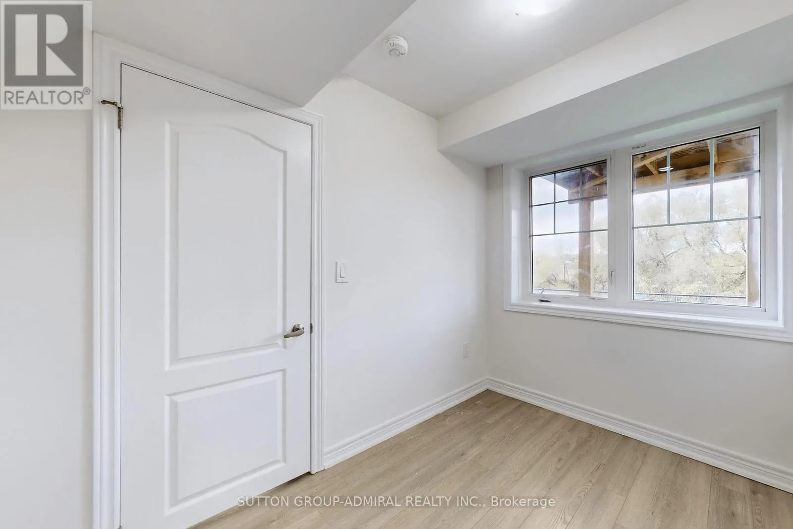 74 DAVENFIELD CIRCLE