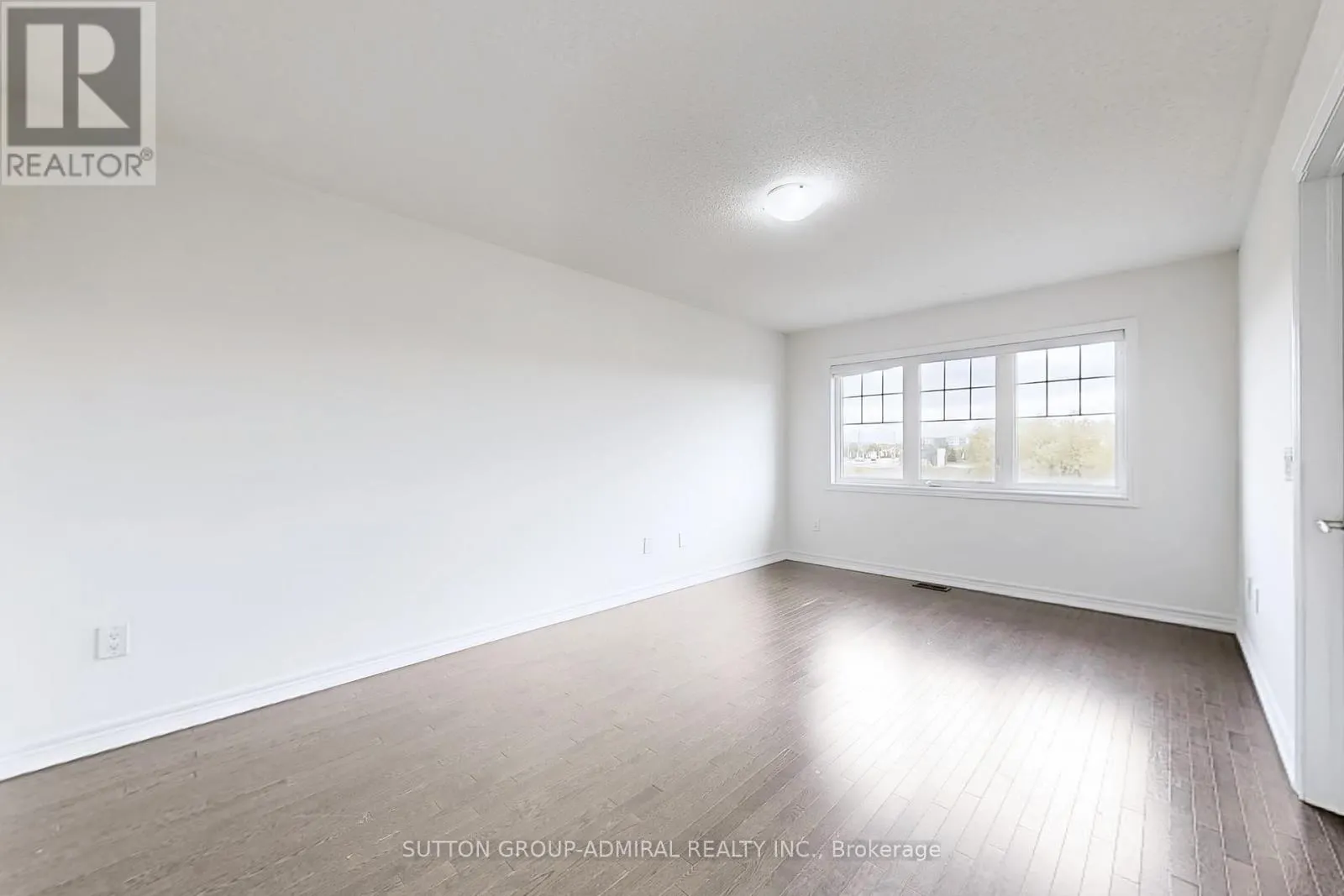74 DAVENFIELD CIRCLE