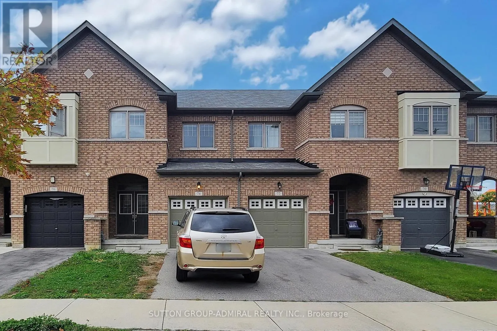 74 DAVENFIELD CIRCLE