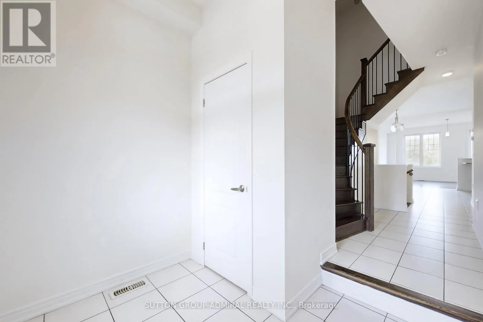 74 DAVENFIELD CIRCLE