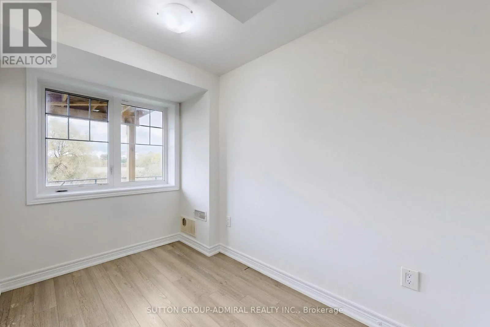 74 DAVENFIELD CIRCLE