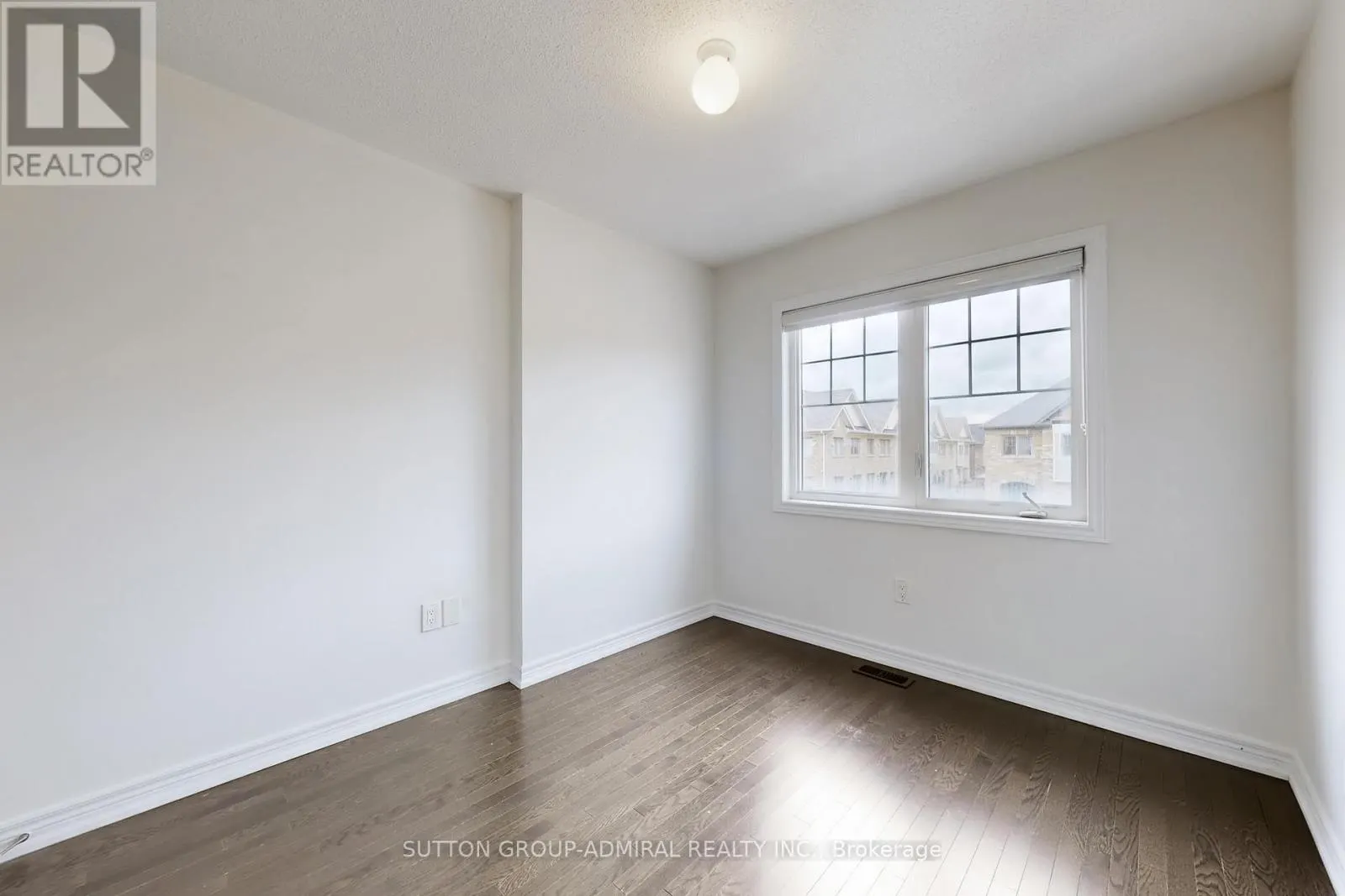 74 DAVENFIELD CIRCLE